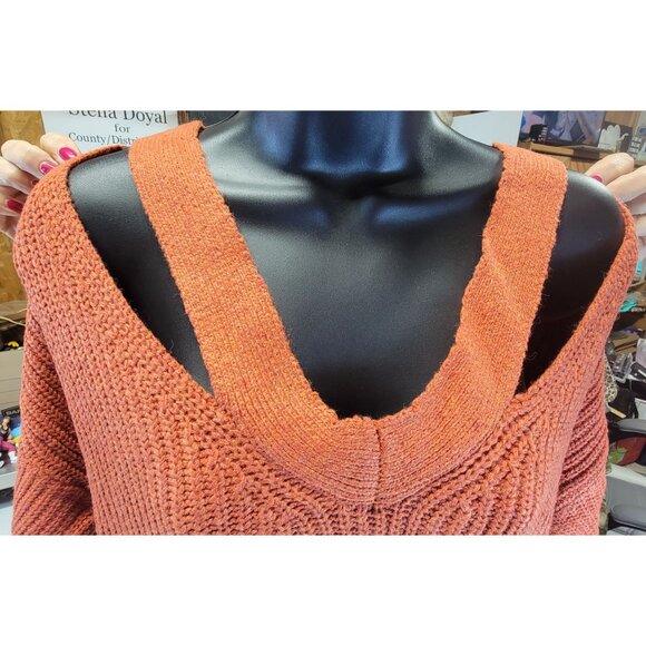Sweater V-Neck Ultra Soft Rust Distressed Knit Long Sleeve Womens Medium NEW - Picture 3 of 8